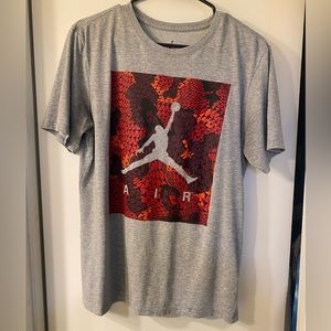 Air Jordan retro everyday tee, gently used in great condition